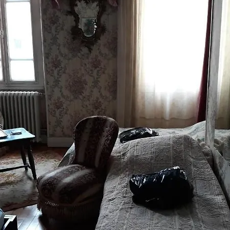 Quarto em Acomodações Particulares Chez Virginie Lourdes