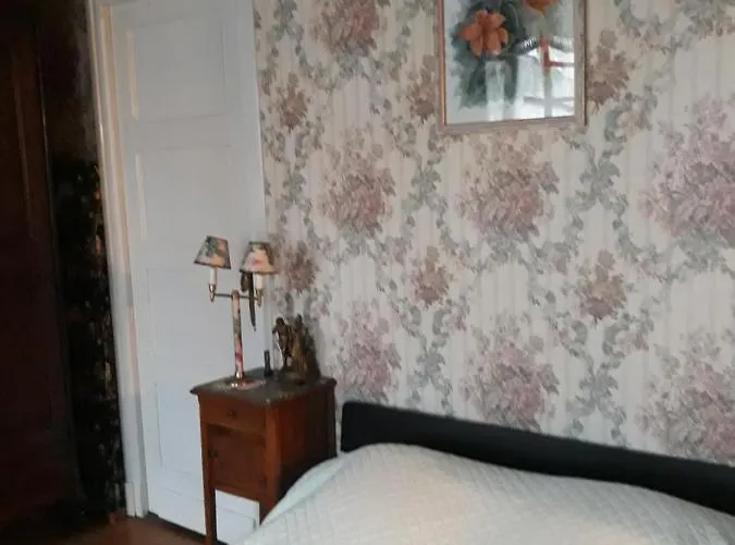 Habitación en casa particular Chez Virginie Lourdes